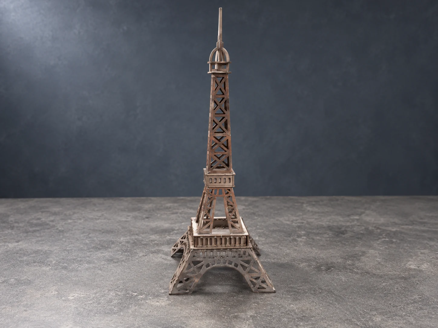 Hiasan Menara Eiffel produksi PT. Toyotomo Indonesia — Visualisasi produk