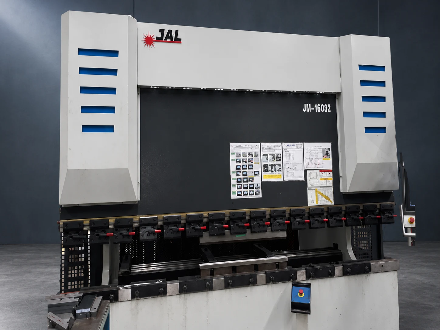 JAL JM-16032 untuk pembengkokan pelat di fasilitas Toyotomo