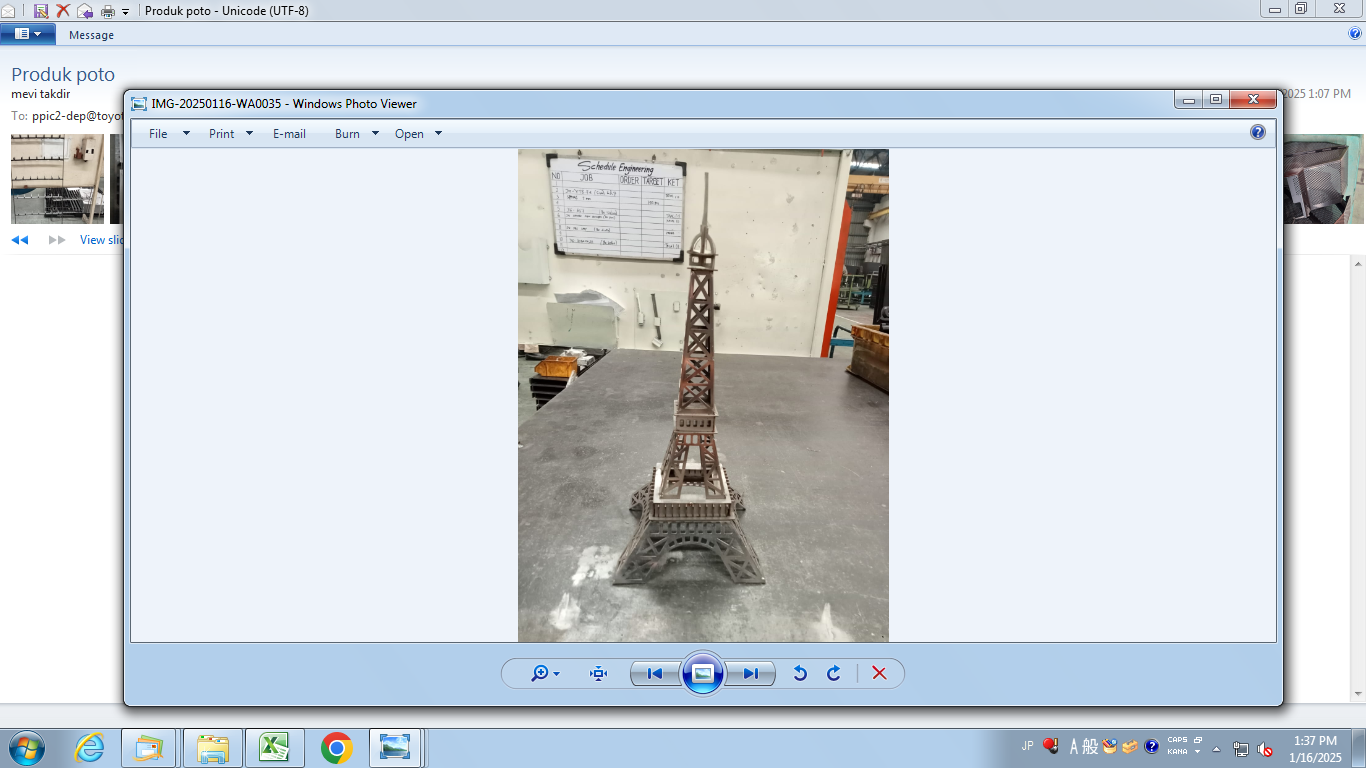 Hiasan Menara Eiffel produksi PT. Toyotomo Indonesia
